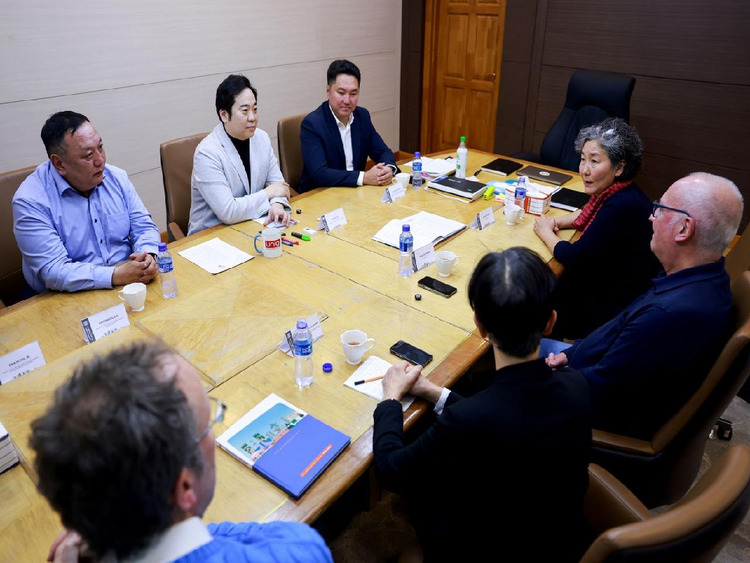 НИТХ-ЫН ДАРГА А.БАЯР ХБНГУ-ЫН ЭМНЭЛГИЙН ЭРҮҮЛ АХУЙН НИЙГЭМЛЭГ (DGKH)-ИЙН ДЭД ЕРӨНХИЙЛӨГЧИЙГ ХҮЛЭЭН АВЧ УУЛЗЛАА